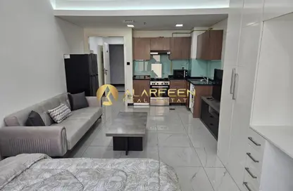 شقة - 1 حمام للايجار في كريستال مساكن - منطقة 11 - قرية جميرا الدائرية - دبي