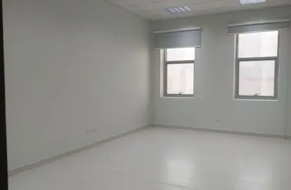 مكتب - غرفة نوم - 5 حمامات للايجار في المدينة الصناعية في أبوظبي - مصفح - أبوظبي