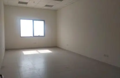 مكتب - غرفة نوم - 5 حمامات للايجار في المدينة الصناعية في أبوظبي - مصفح - أبوظبي