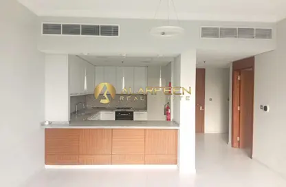 Apartment - 1 Bedroom - 2 Bathrooms for rent in Regent Court - District 14 - Jumeirah Village Circle - Dubai