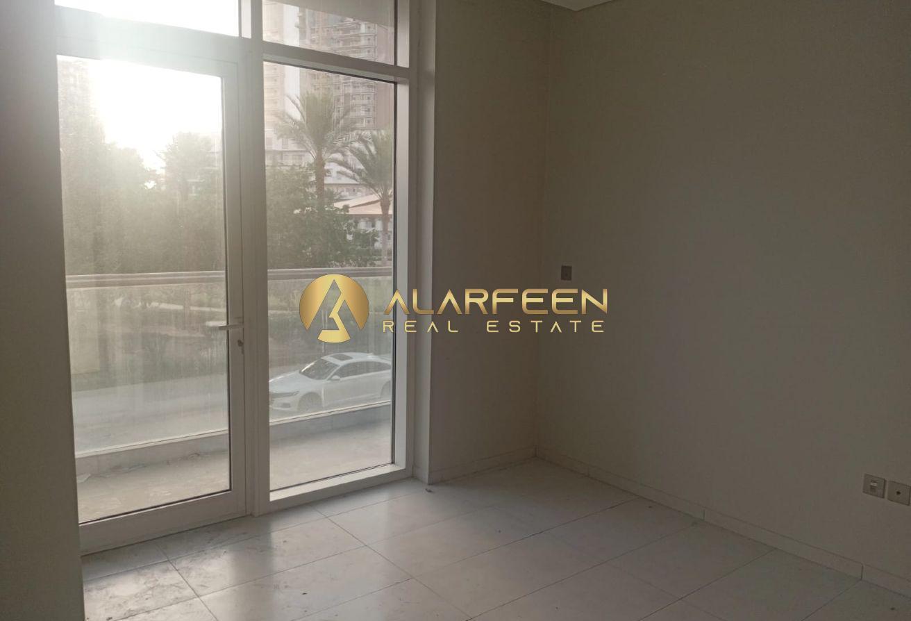 Bright & Spacious | Park Facing | Low Price photo 3