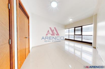 Apartment - 3 Bedrooms - 3 Bathrooms for rent in Golden Sands 9 - Al Mankhool - Bur Dubai - Dubai
