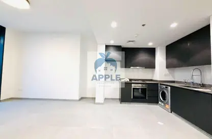 شقة - 2 غرف نوم - 3 حمامات للايجار في الطراز - حي نسيج - الجادة - الشارقة