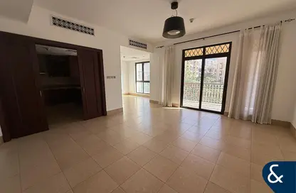 شقة - 2 غرف نوم - 3 حمامات للايجار في كمون 1 - كمون - دبي القديمة - وسط مدينة دبي - دبي