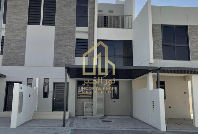 فيلا 5 غرف نوم من داماك بمساحة 2370 قدم مربع