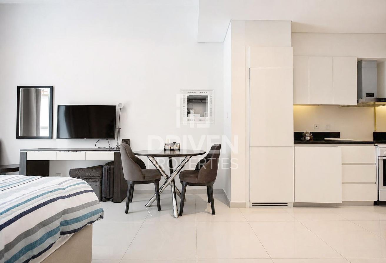 Vacant | High Floor | Fully Furnished photo 2