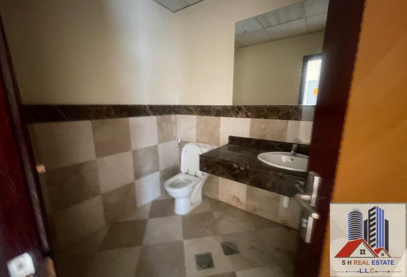 3 BR Villa in Mirdif with Landmark View photo 5