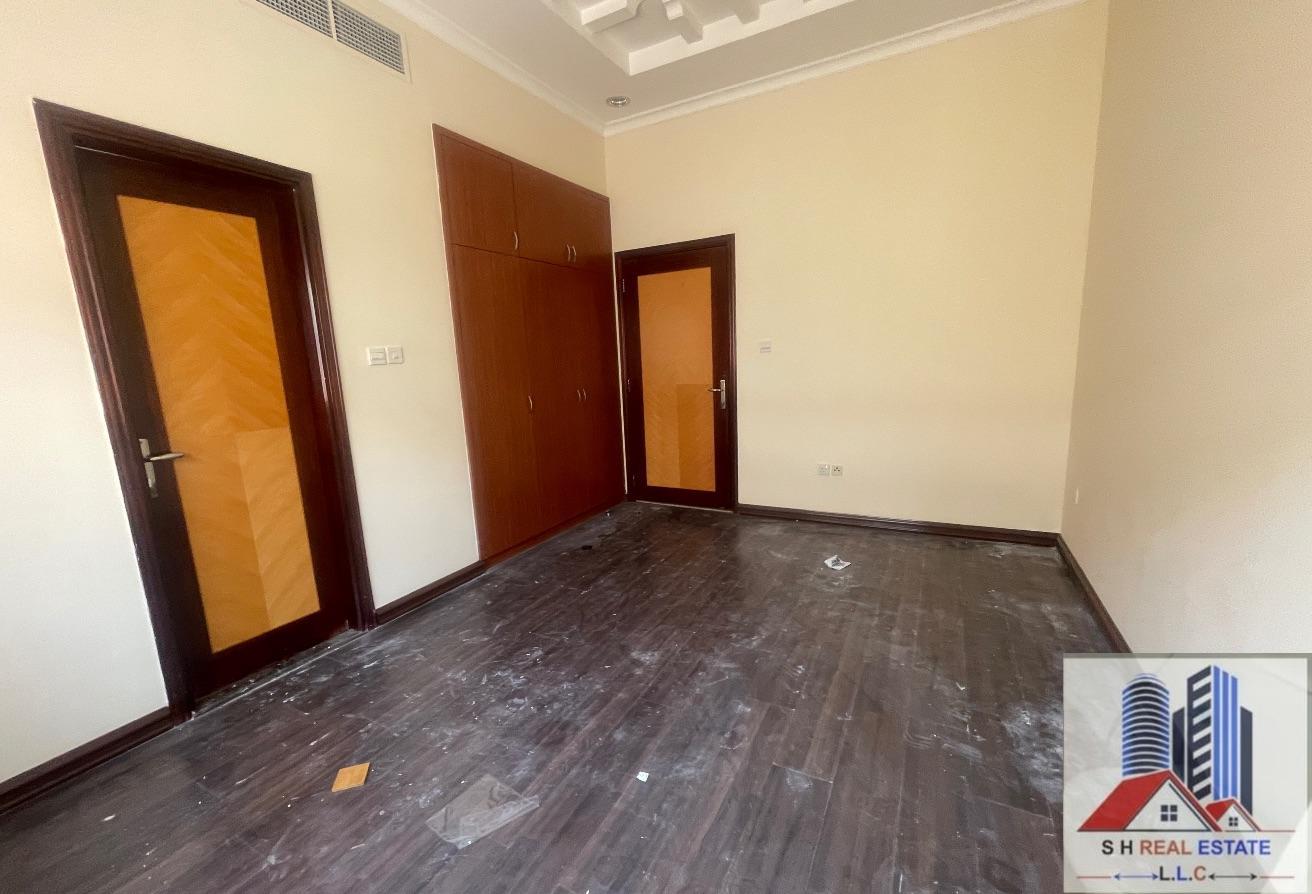 3 BR Villa in Mirdif with Landmark View photo 16