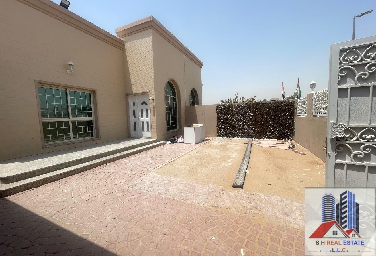 3 BR Villa in Mirdif with Landmark View photo 4