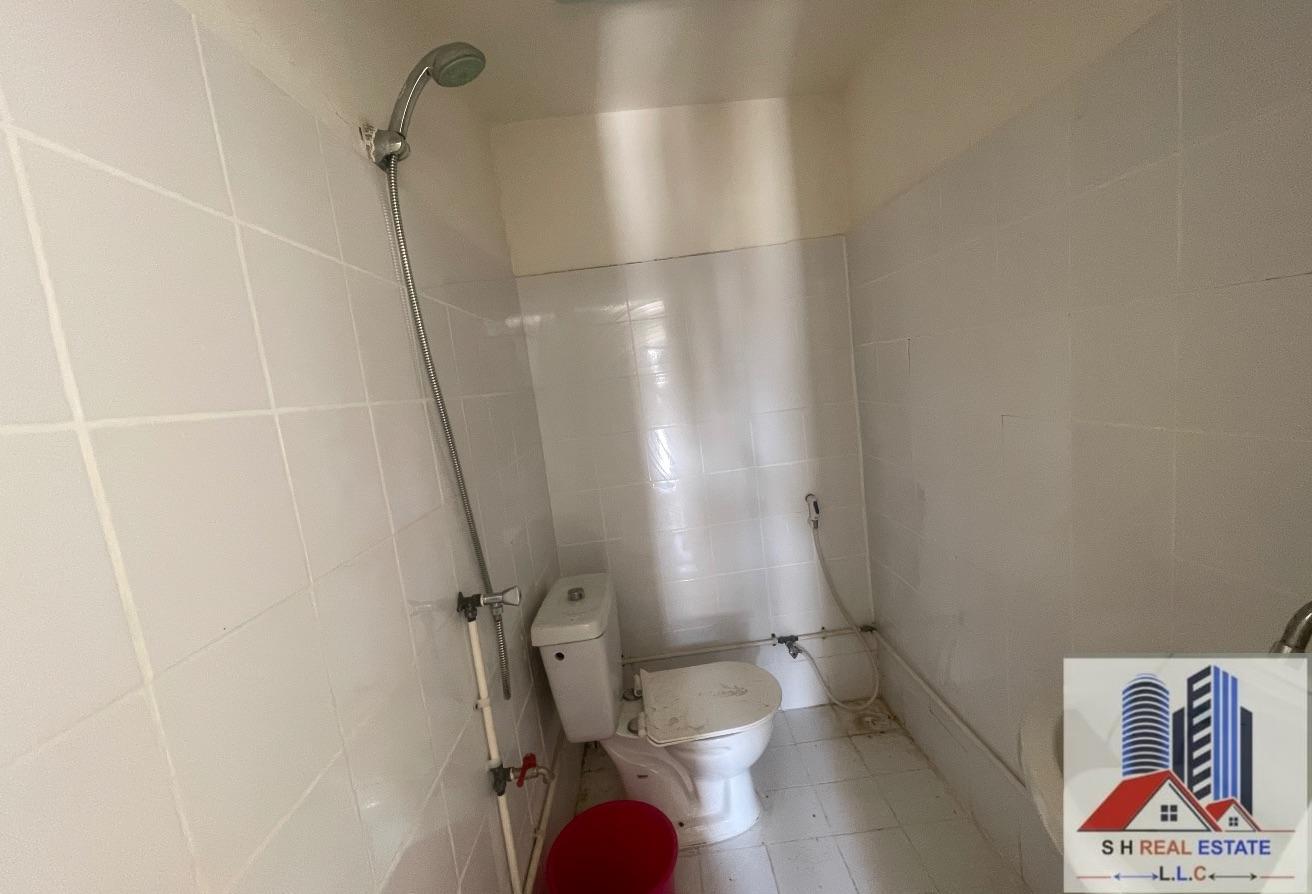 3 BR Villa in Mirdif with Landmark View photo 8