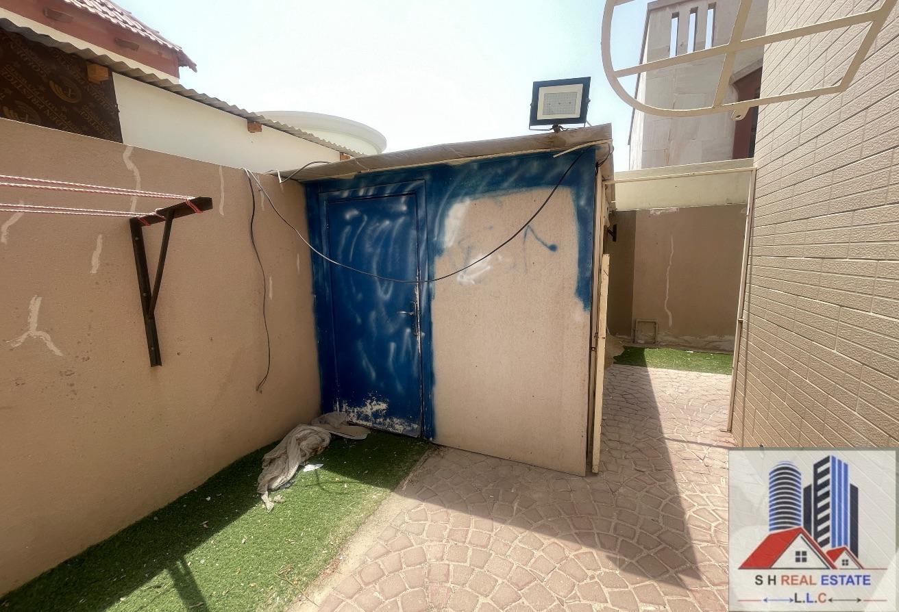 3 BR Villa in Mirdif with Landmark View photo 11