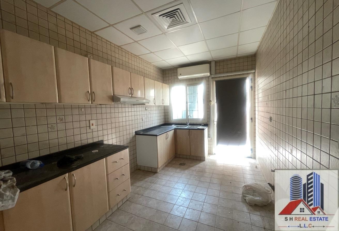 3 BR Villa in Mirdif with Landmark View photo 12