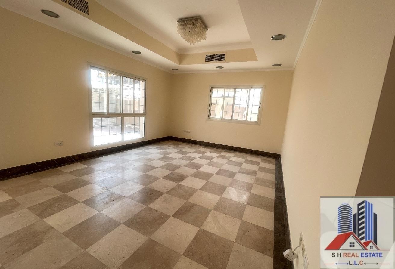 3 BR Villa in Mirdif with Landmark View photo 3