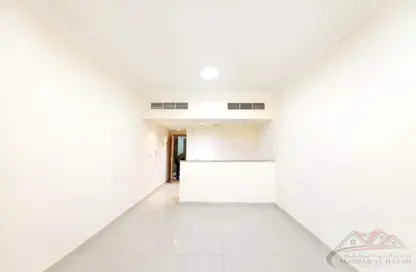 Apartment - 1 Bathroom for rent in Muwailih Building - Muwaileh - Sharjah