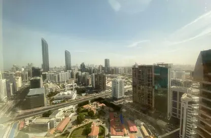 Apartment - 4 Bedrooms - 5 Bathrooms for rent in Wave tower - Corniche Road - Abu Dhabi