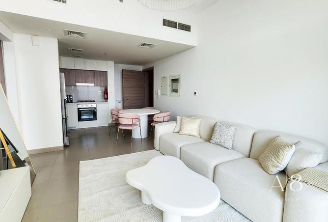 Furnished | Close to the Mall and Park photo 2