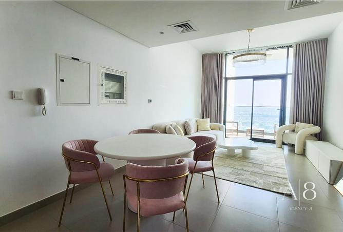 Furnished | Close to the Mall and Park photo 3