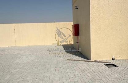 Warehouse - Studio - 2 Bathrooms for rent in Al Sajaa S - Al Sajaa - Sharjah