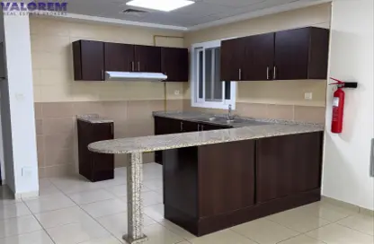 شقة - 2 غرف نوم - 2 حمامات للايجار في برج ربيعة - مجان - دبي لاند - دبي