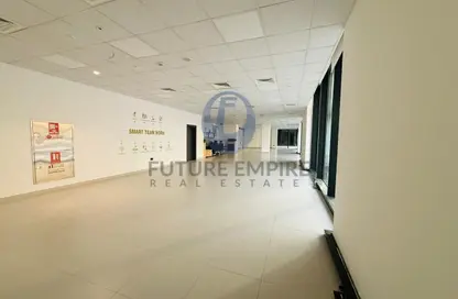 Shop - Studio - 3 Bathrooms for rent in Umm Hurair 2 - Umm Hurair - Dubai