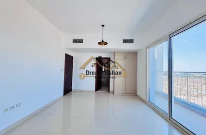 شقة - 2 غرف نوم - 2 حمامات للايجار في مبني آي دي بلو - المدينة العالمية المرحلة 2 - 4 الورسان - الورسان - دبي