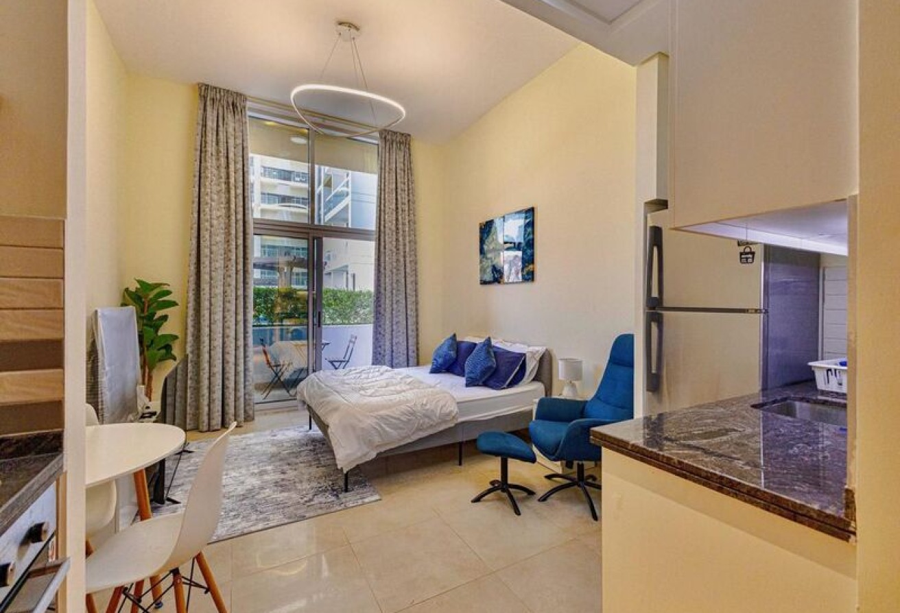 12 CHEQUES| FULLY FURNISHED | PRIME LOCATION