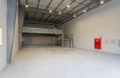 Warehouse - Studio - 2 Bathrooms for rent in Industrial Building 13 - Industrial Area 13 - Sharjah Industrial Area - Sharjah