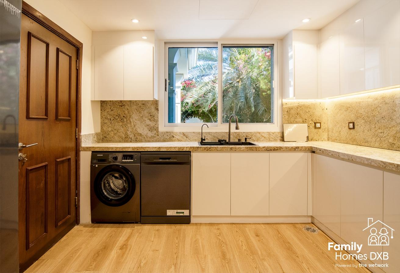 Fully Renovated | End Unit | Landscape Garden photo 18