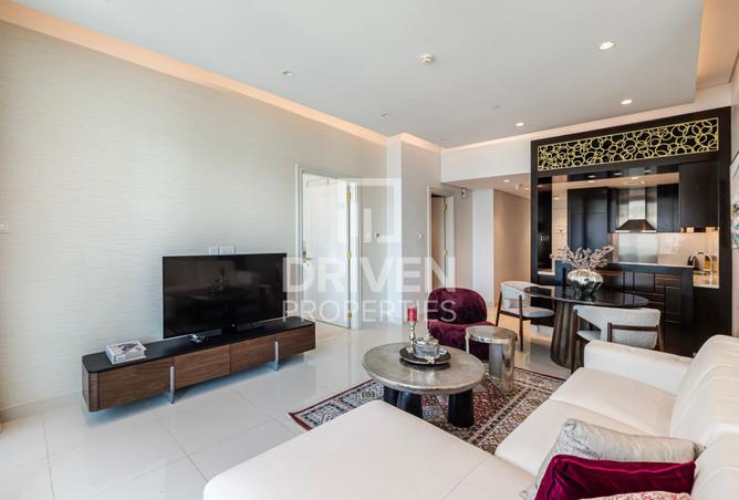Spacious | Luxurious and Furnished | Vacant photo 2
