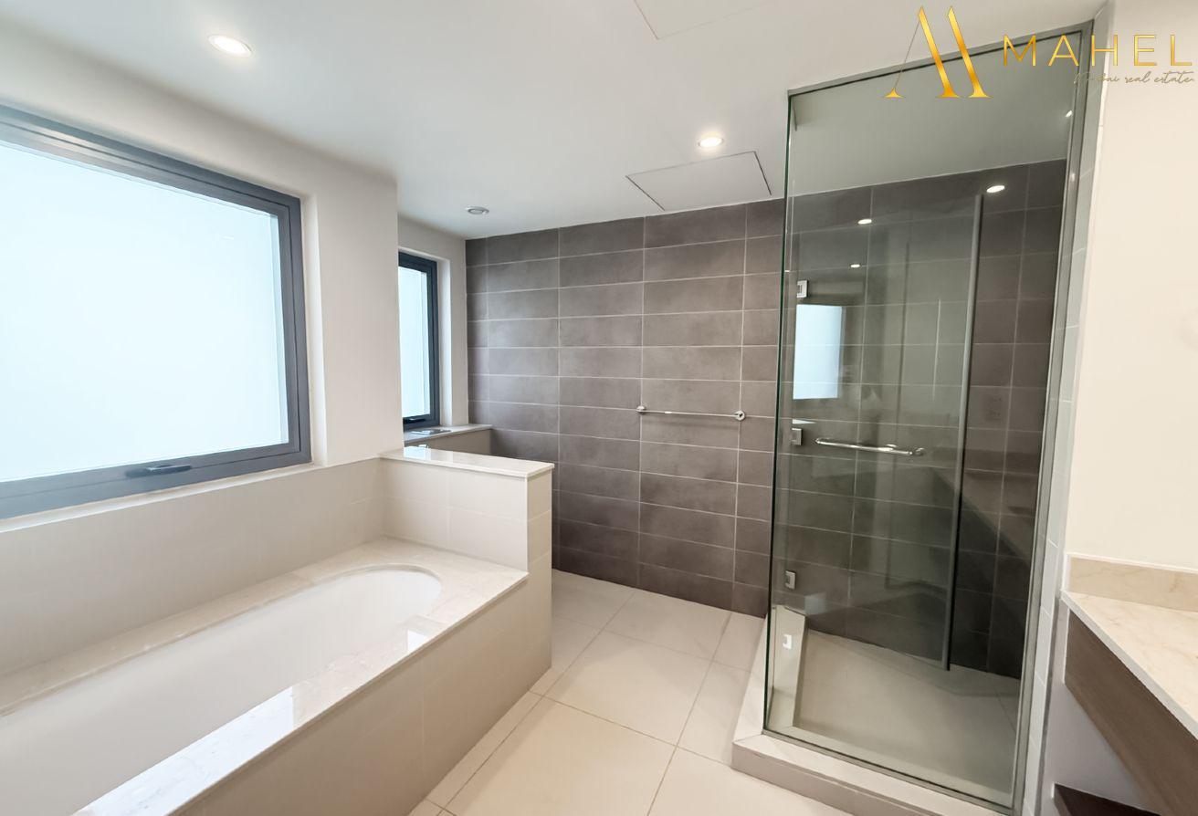 Spacious 5 Bed | End Unit |Unfurnished|Best Price photo 6