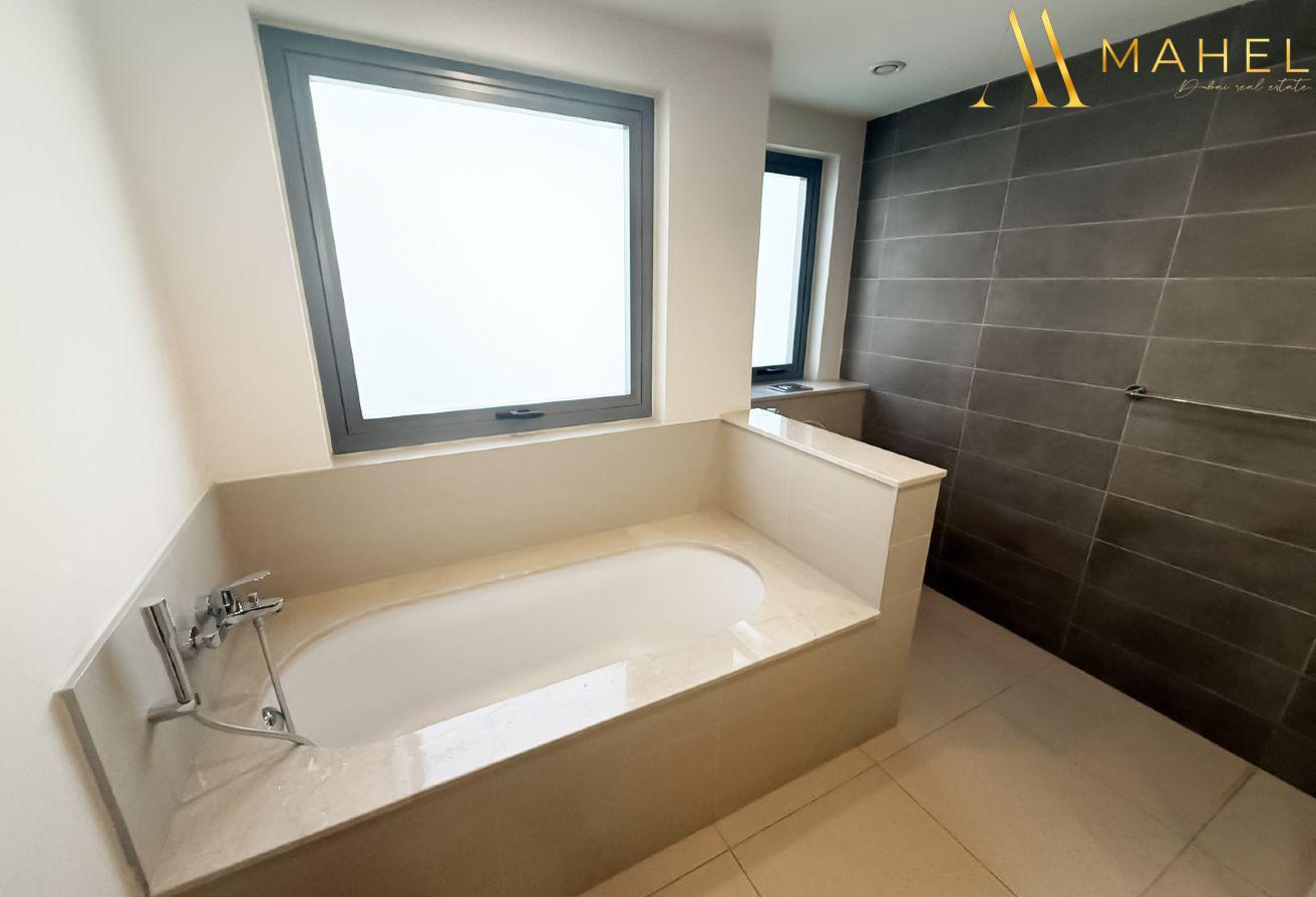 Spacious 5 Bed | End Unit |Unfurnished|Best Price photo 5