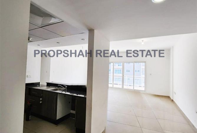2-bed apartment in Tower 39 · Pool view — photo 2
