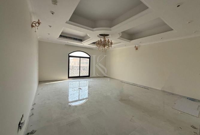 74231714 - Property Image 3