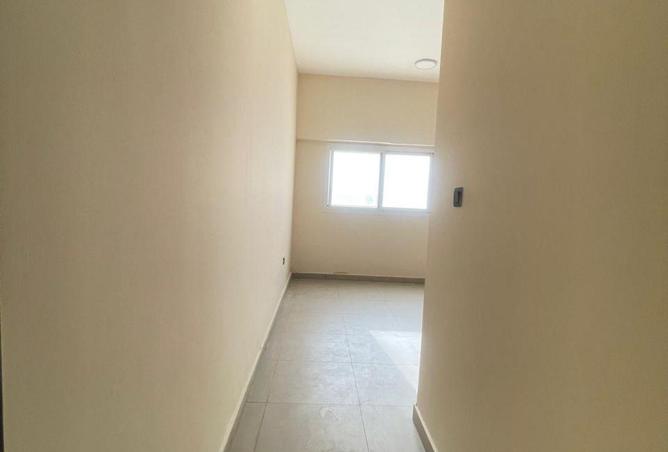 غرفة و صالة للايجار بالجرف الصناعية 3 /السعر 30 ال