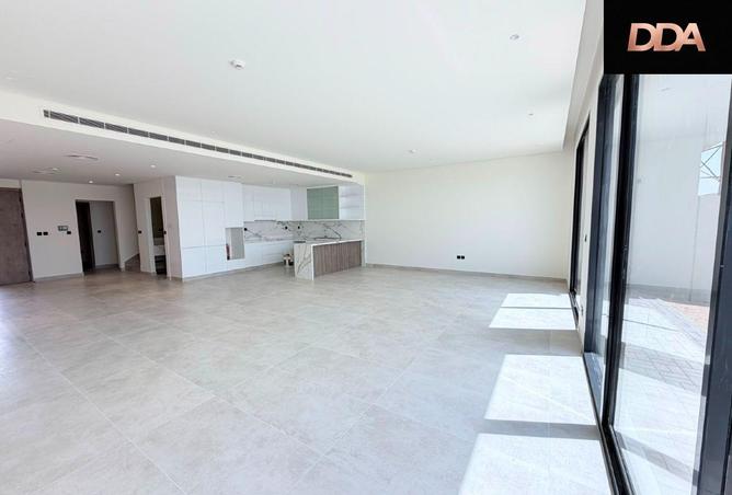 100855242 - Property Image 2