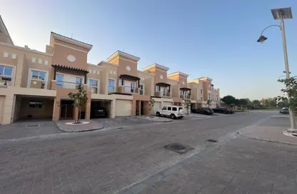 فيلا - 4 غرف نوم - 4 حمامات للايجار في قرية ماربيلا - قمم النصر - مدينة دبي الرياضية - دبي