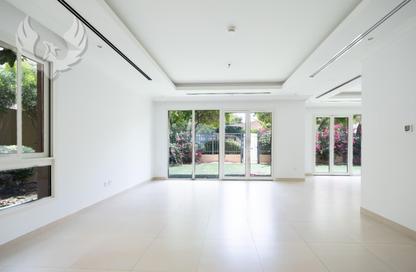 Villa - 4 Bedrooms - 6 Bathrooms for rent in Villa Lantana 2 - Villa Lantana - Dubai Science Park - Dubai