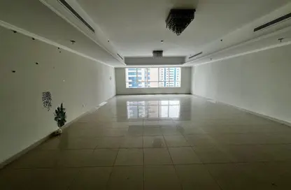 Apartment - 4 Bedrooms - 5 Bathrooms for rent in Al Khan Corniche - Al Khan - Sharjah