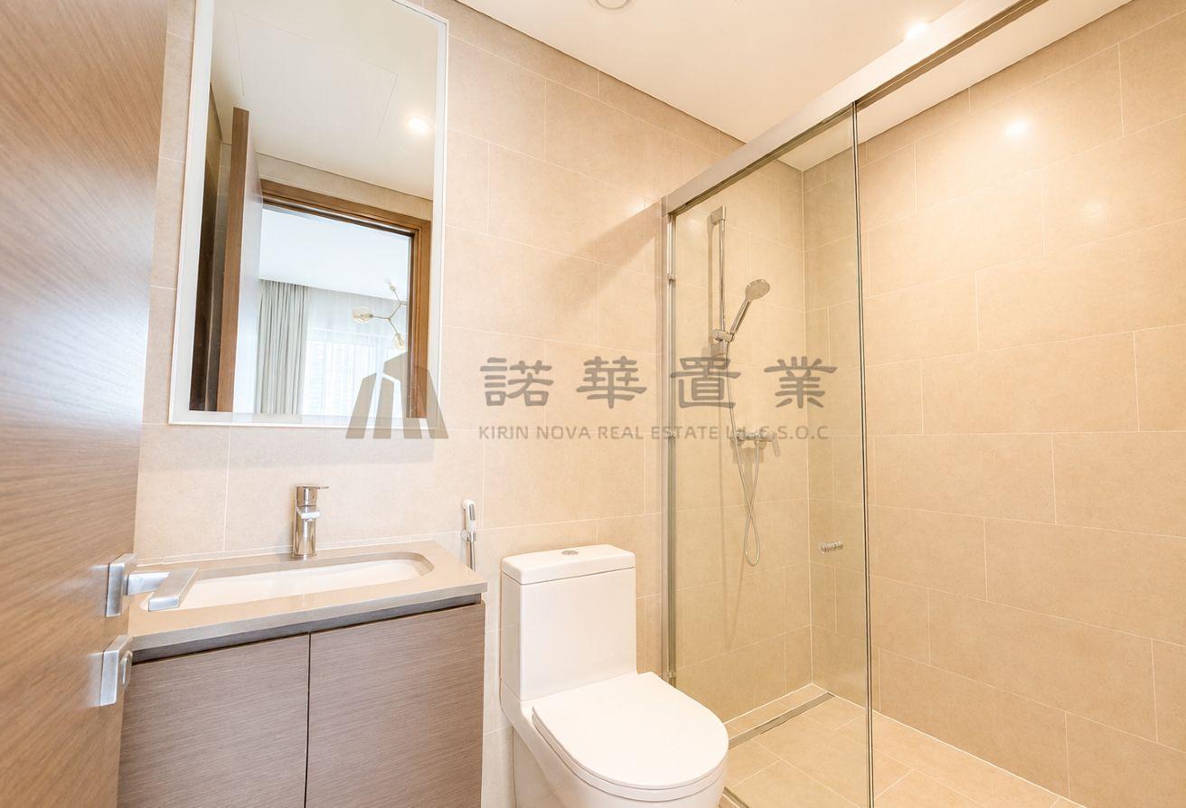 Furnished 2BR | High-Floor | Vacant photo 11