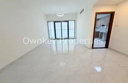 شقة - 2 غرف نوم - 3 حمامات للايجار في برج تيتانيوم - الكرامة - دبي