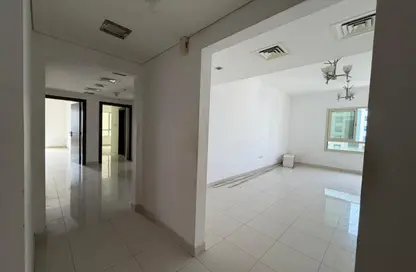 Apartment - 3 Bedrooms - 4 Bathrooms for rent in Al Khan Corniche - Al Khan - Sharjah