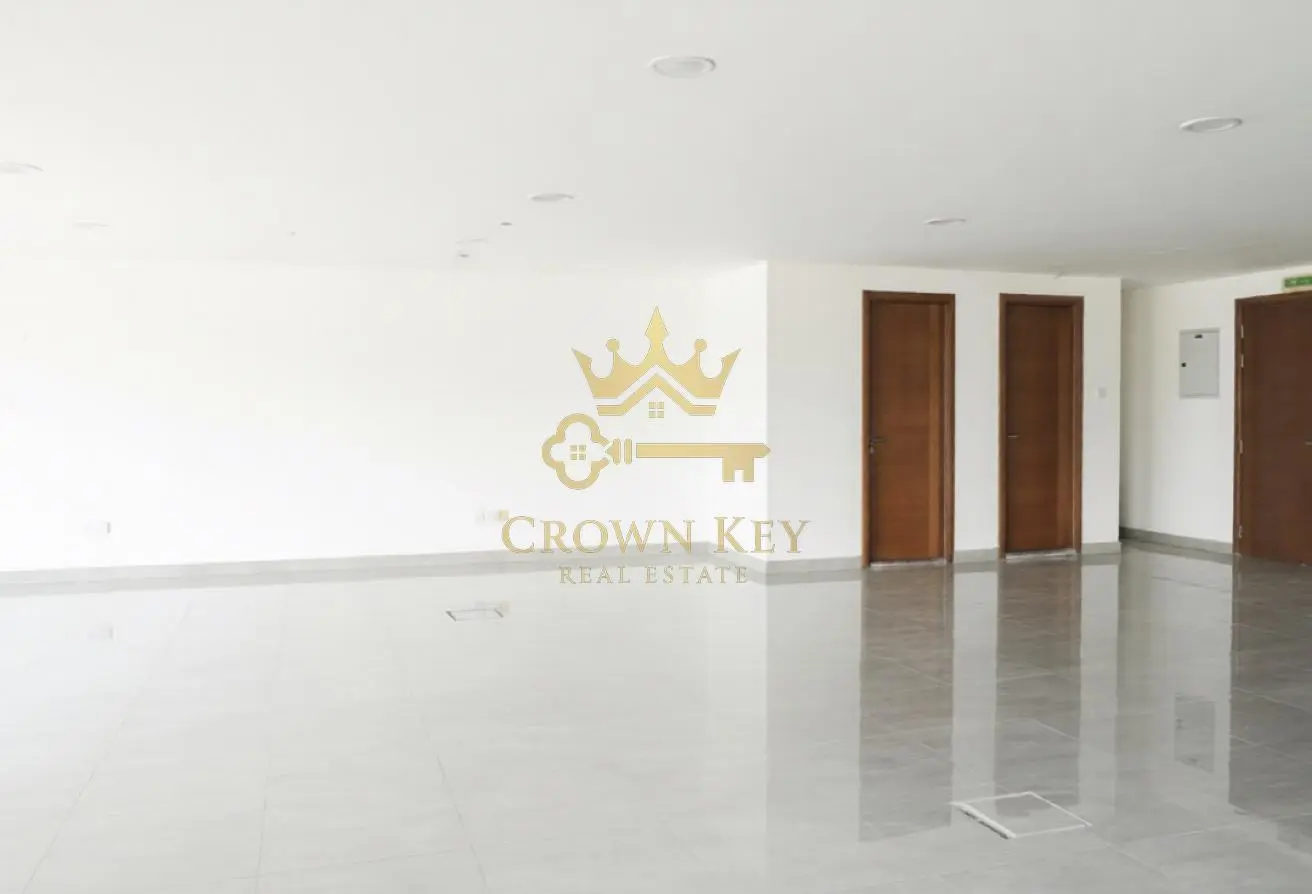 Office Space in Ontario Tower, photo 4