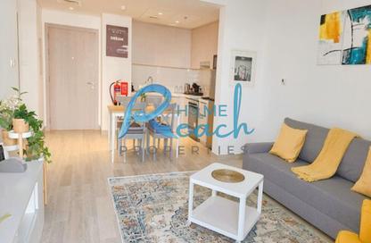 Apartment - 1 - 1 for sale in Waters Edge - Yas Island - Abu Dhabi