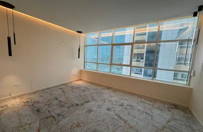 شقة - غرفة نوم - 2 حمامات للايجار في أورينت تاور 1 - أورينت تاور - البستان - عجمان