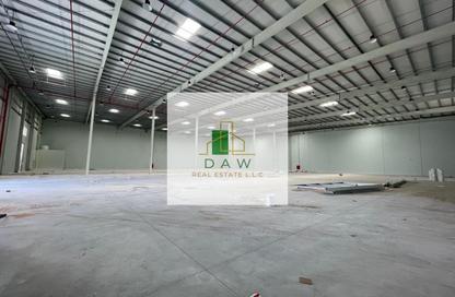 Warehouse - Studio - 2 Bathrooms for rent in Umm Al Thuoob - Umm Al Quwain