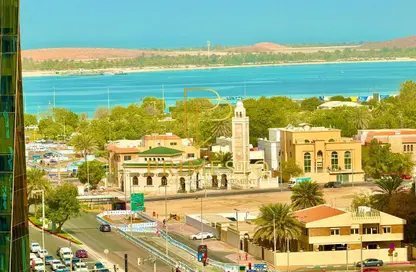 شقة - 3 غرف نوم - 4 حمامات للايجار في يونايتد سكوير - الخالدية - أبوظبي