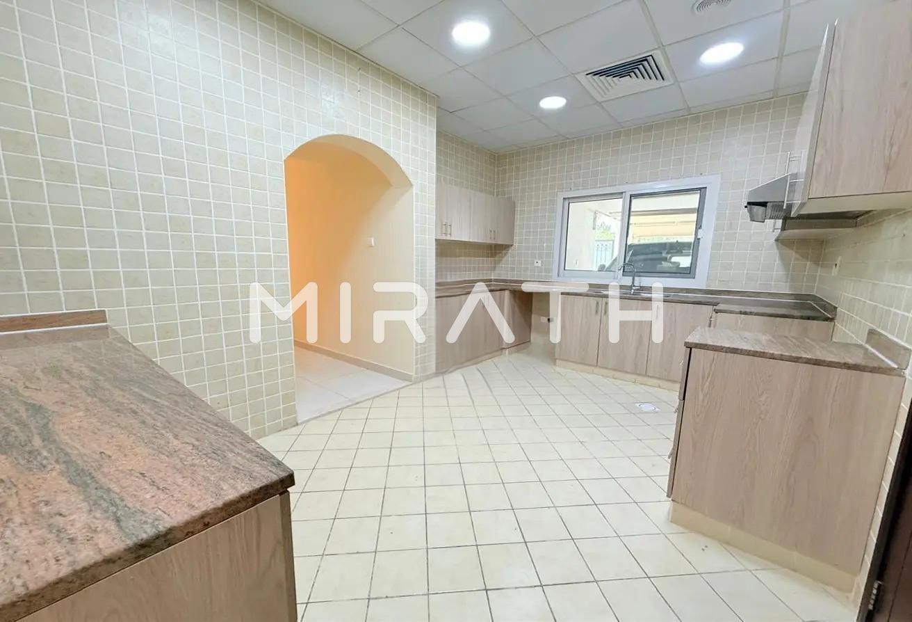 Upgraded Villa | Close to DAA | Pool and Gym photo 9