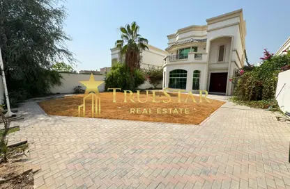 Villa - 5 Bedrooms - 6 Bathrooms for rent in Jumeirah 1 - Jumeirah - Dubai