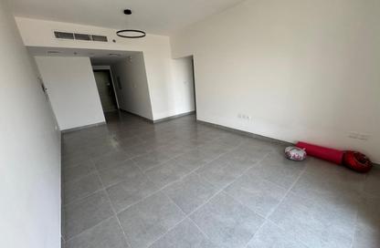 Apartment - 2 - 3 for rent in Al Wahda Building - Al Majaz 2 - Al Majaz - Sharjah