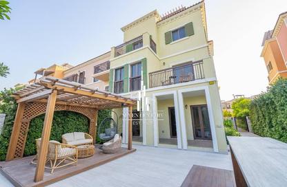 Villa - 4 Bedrooms - 5 Bathrooms for rent in Jumeirah 1 Villas - Jumeirah 1 - Jumeirah - Dubai